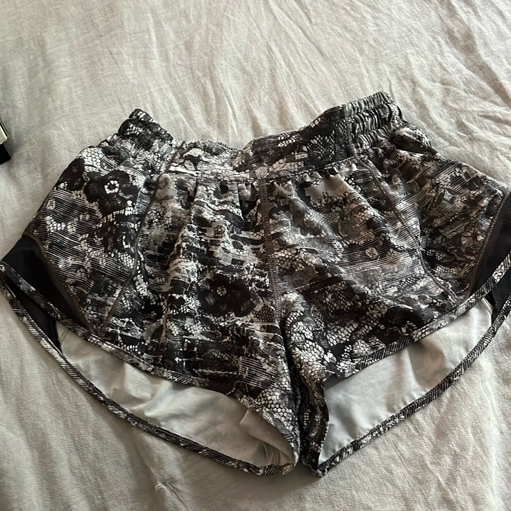 Lululemon Hotty hot shorts